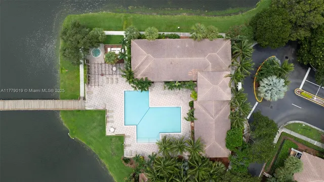 $315,000 | 2433 Centergate Drive, Unit 102, Miramar, FL 33025