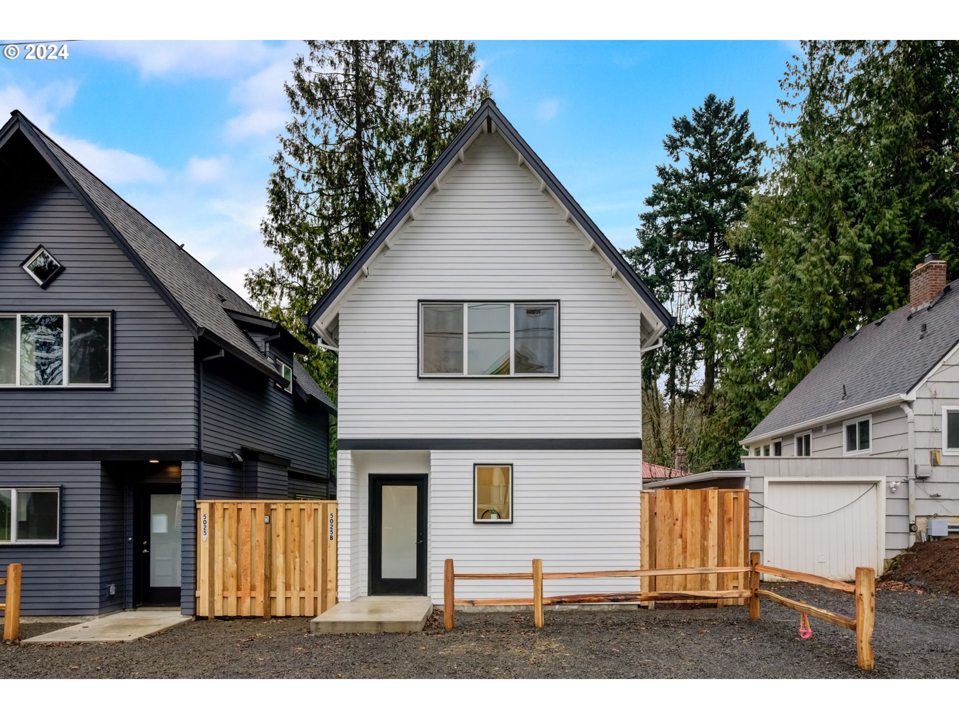 5025 Southwest Maplewood Road, Unit B Portland, OR 97219 - Photo 1 of 21 Gallery Image 1