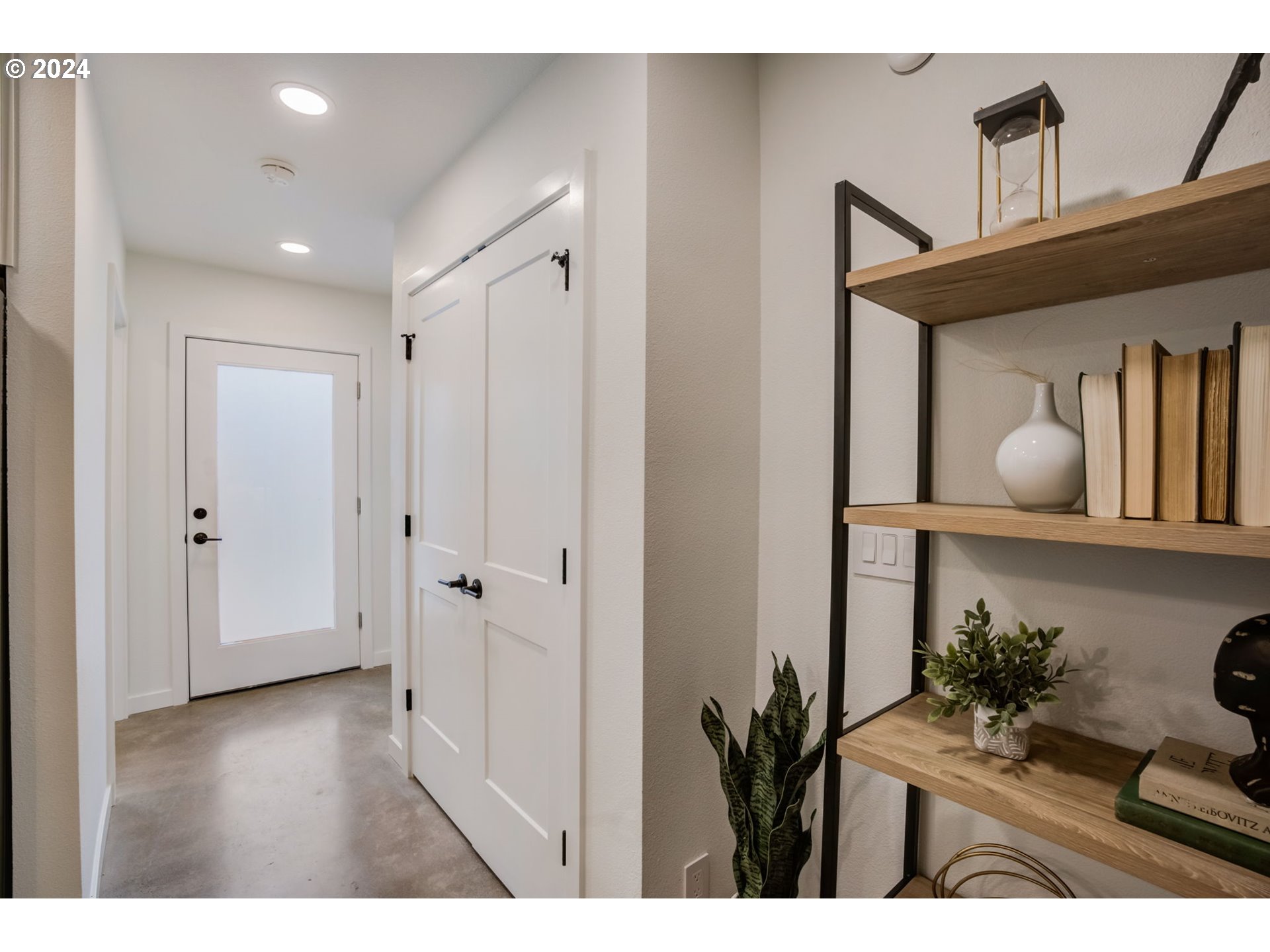 5025 Southwest Maplewood Road, Unit B Portland, OR 97219 - Photo 11 of 21 Gallery Image 11