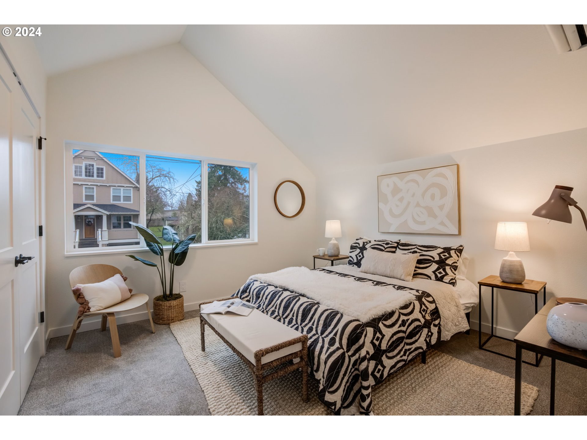 5025 Southwest Maplewood Road, Unit B Portland, OR 97219 - Photo 16 of 21 Gallery Image 16