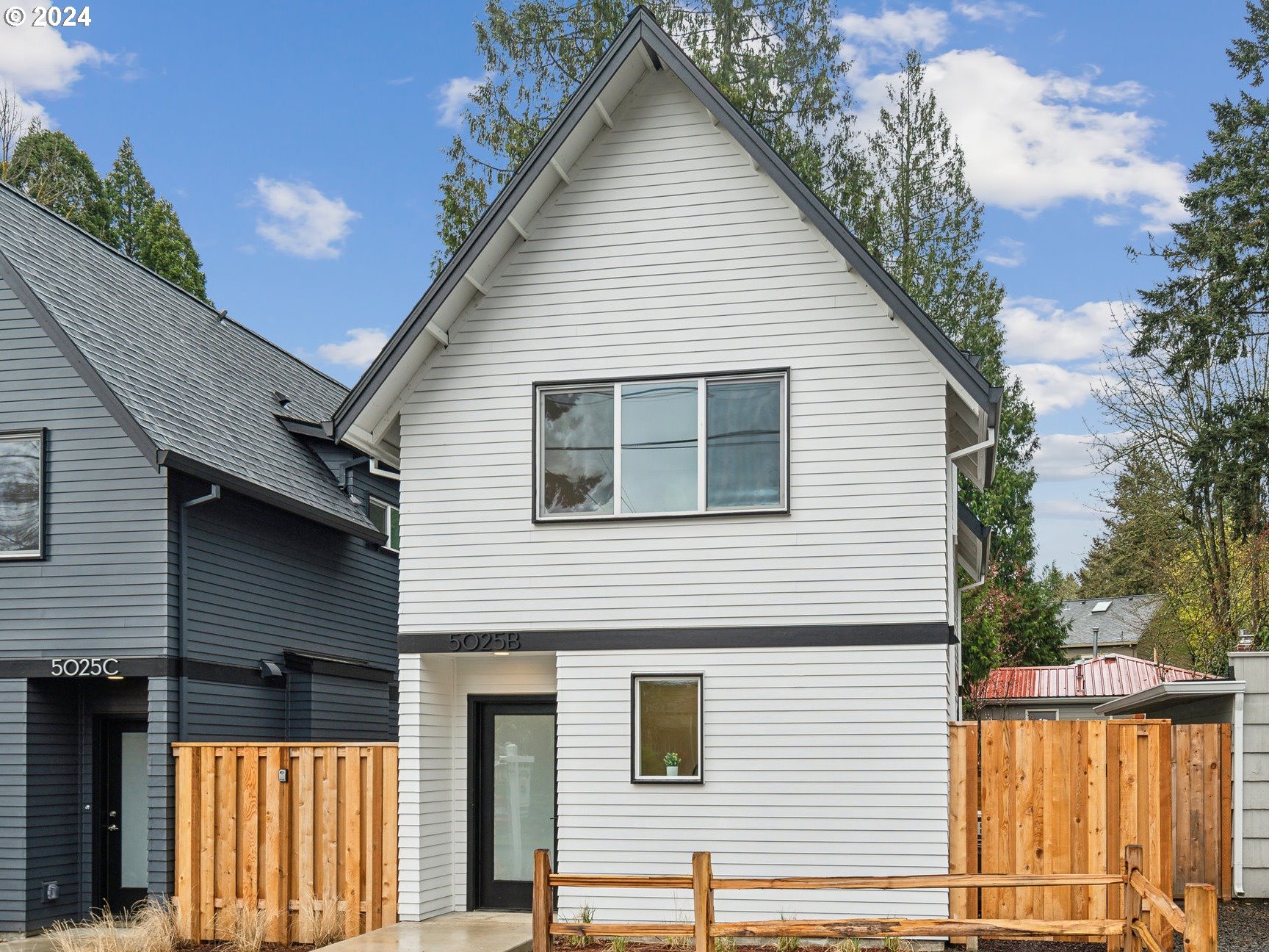 5025 Southwest Maplewood Road, Unit B Portland, OR 97219 - Photo 5 of 21 Gallery Image 5
