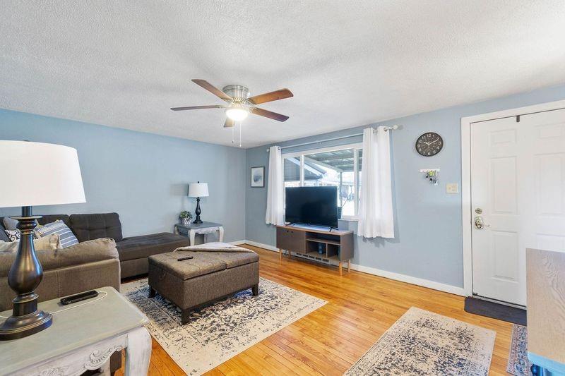 4 Ann Street Carnegie, PA 15106 - Photo 7 of 29