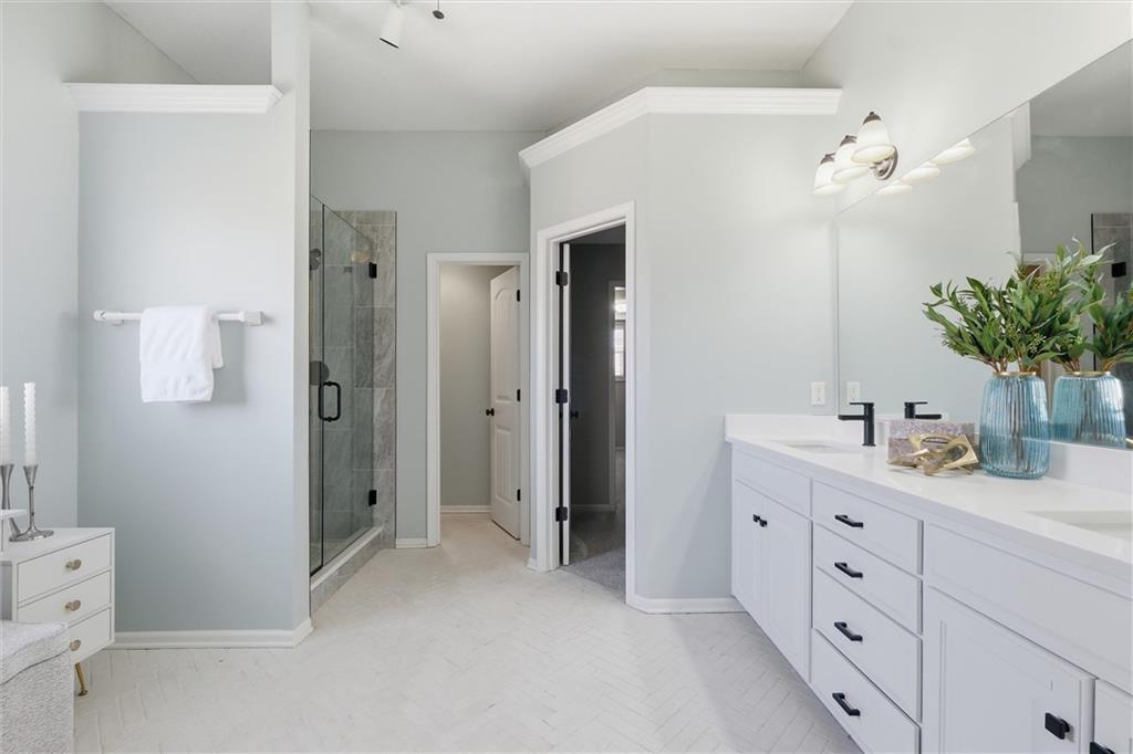 2236 Southwest HawkView Road Lee's Summit, MO 64082 - Photo 19 of 40