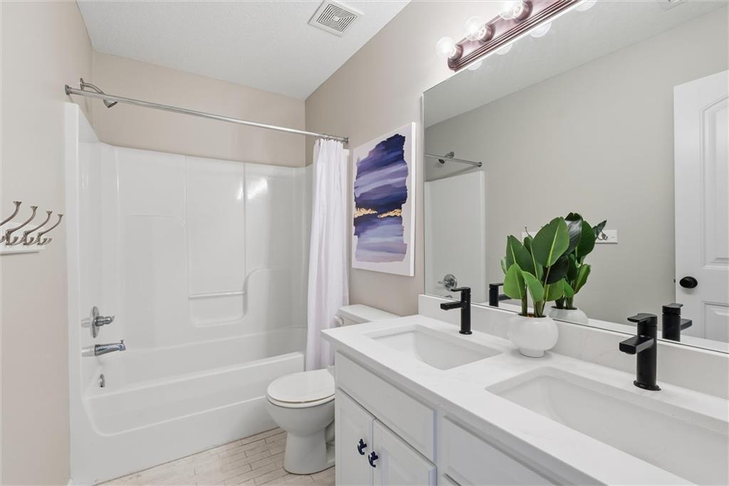 2236 Southwest HawkView Road Lee's Summit, MO 64082 - Photo 28 of 40