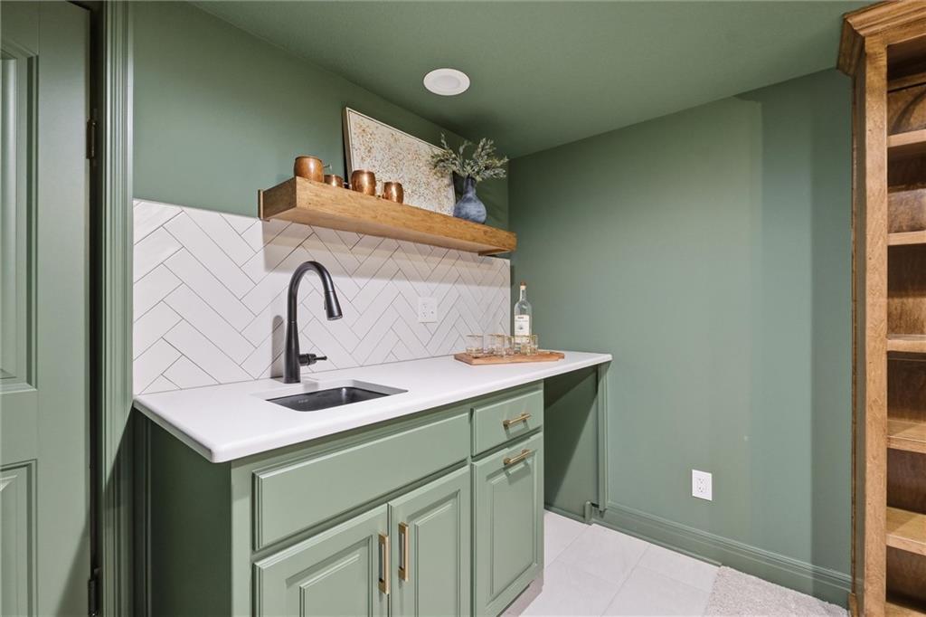 2236 Southwest HawkView Road Lee's Summit, MO 64082 - Photo 37 of 40