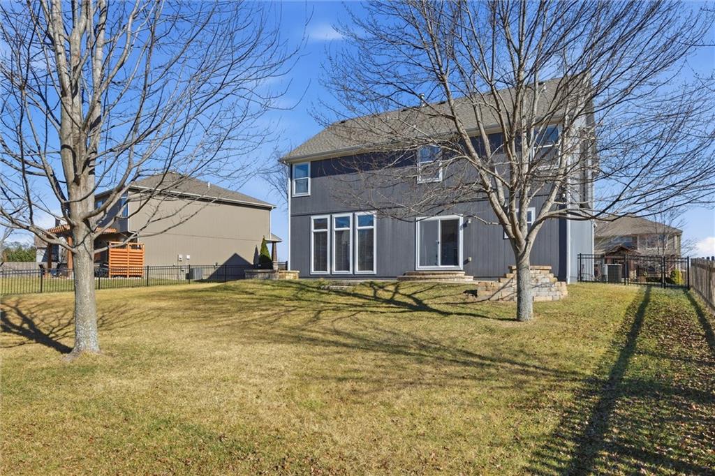 2236 Southwest HawkView Road Lee's Summit, MO 64082 - Photo 39 of 40