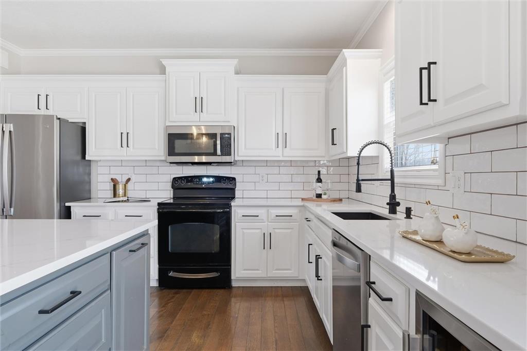 2236 Southwest HawkView Road Lee's Summit, MO 64082 - Photo 7 of 40