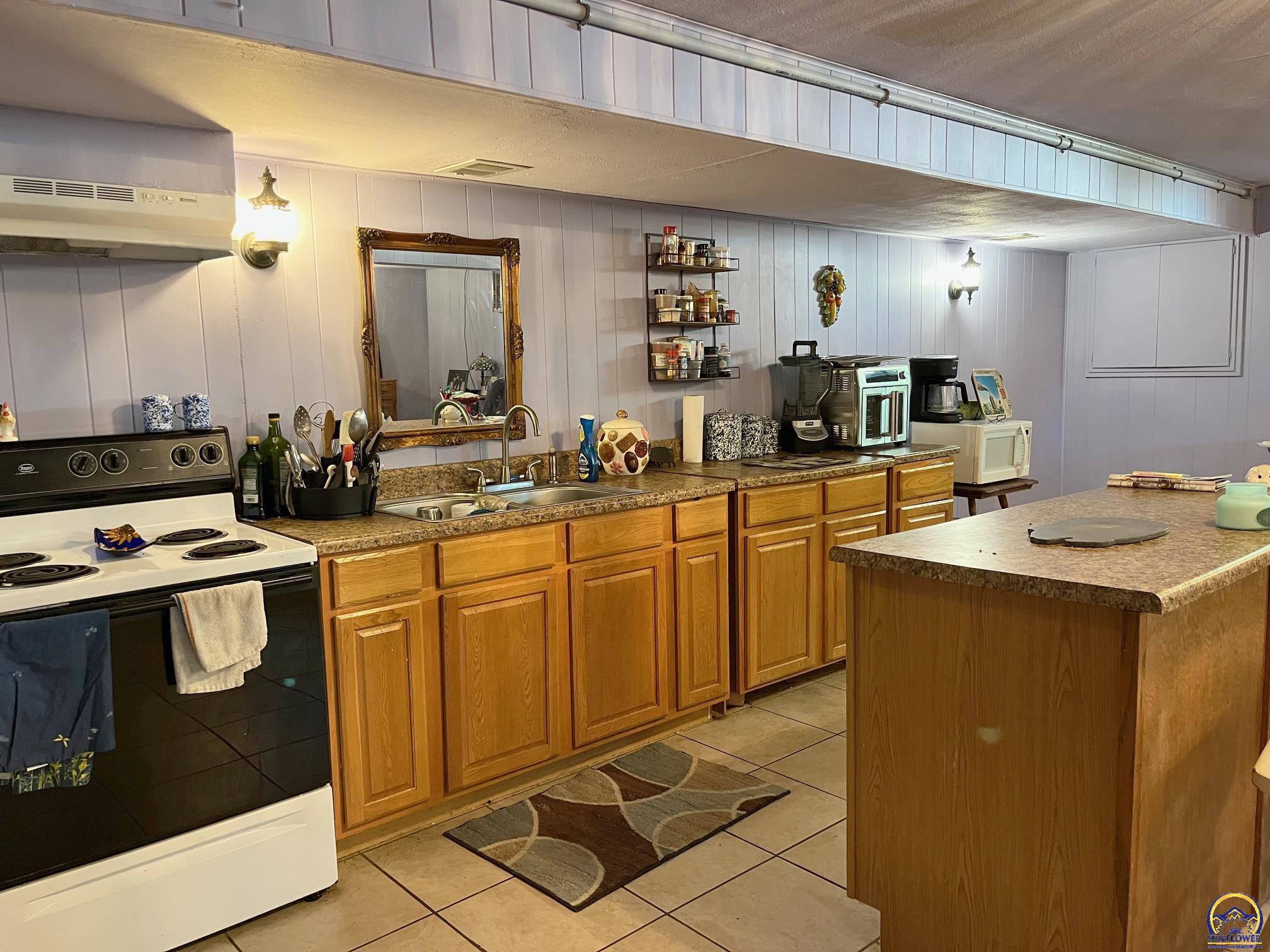 3808 Southwest Canterbury Town Road Topeka, KS 66610 - Photo 24 of 38