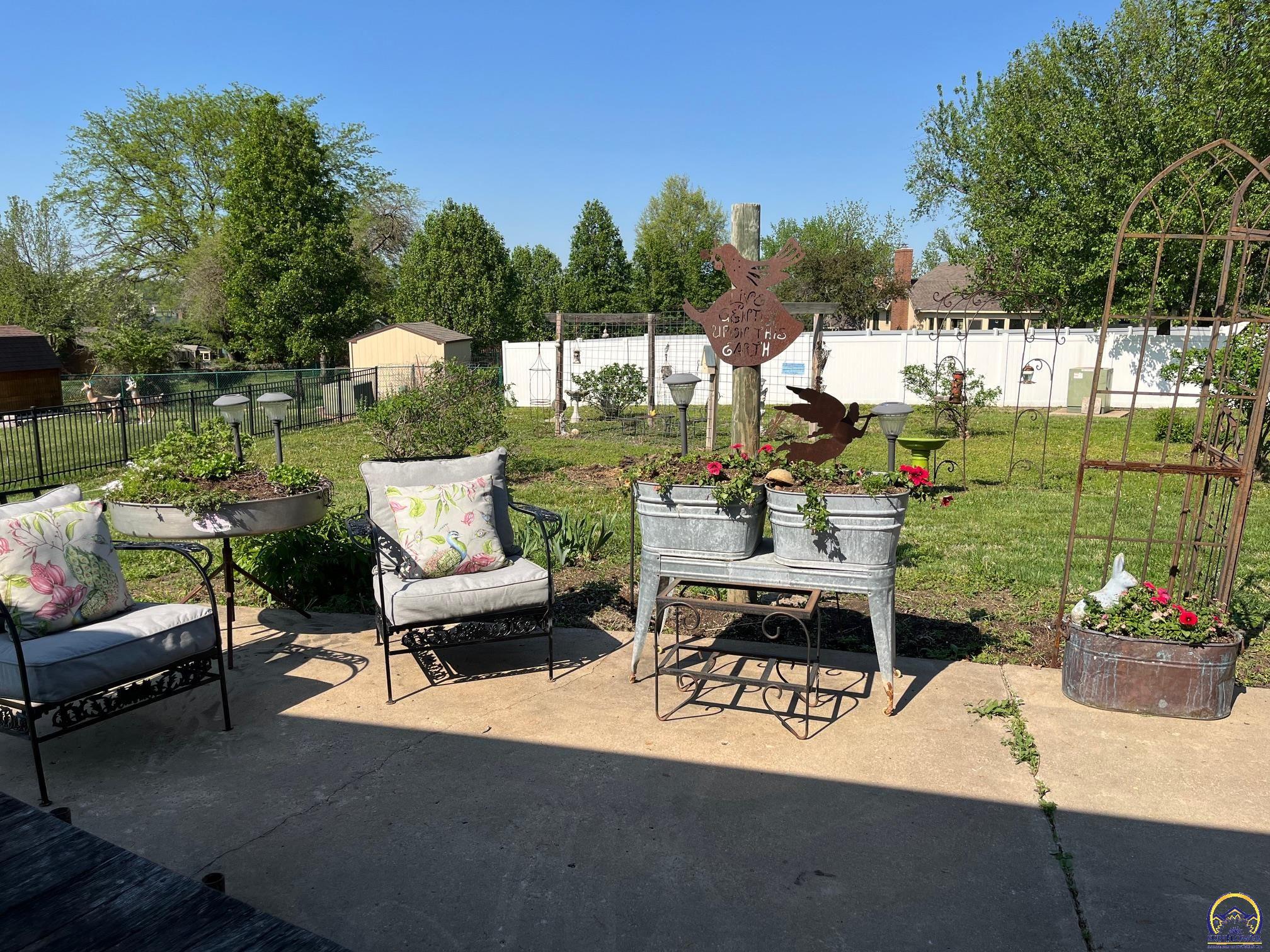 3808 Southwest Canterbury Town Road Topeka, KS 66610 - Photo 32 of 38