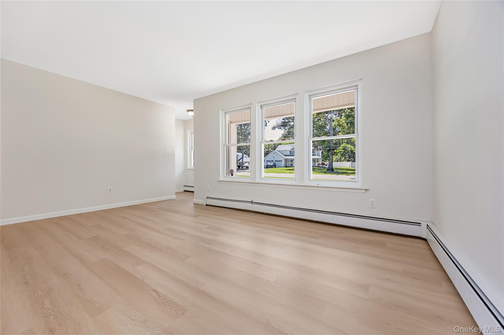 93 Raynor Road Ridge, NY 11961 - Photo 21 of 31 Livingroom