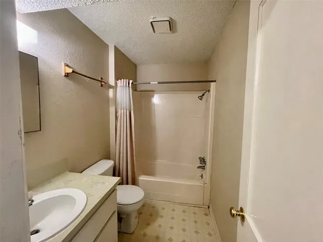 $750 | 702 Hargest Street, Unit 3, Prairie View, TX 77445