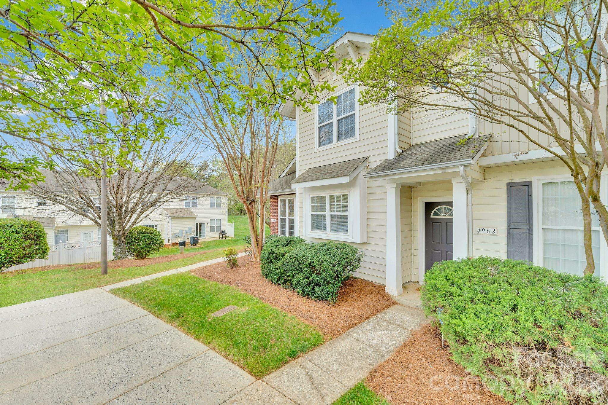4966 Sunset Ridge Court Charlotte, NC 28269 - Photo 3 of 42