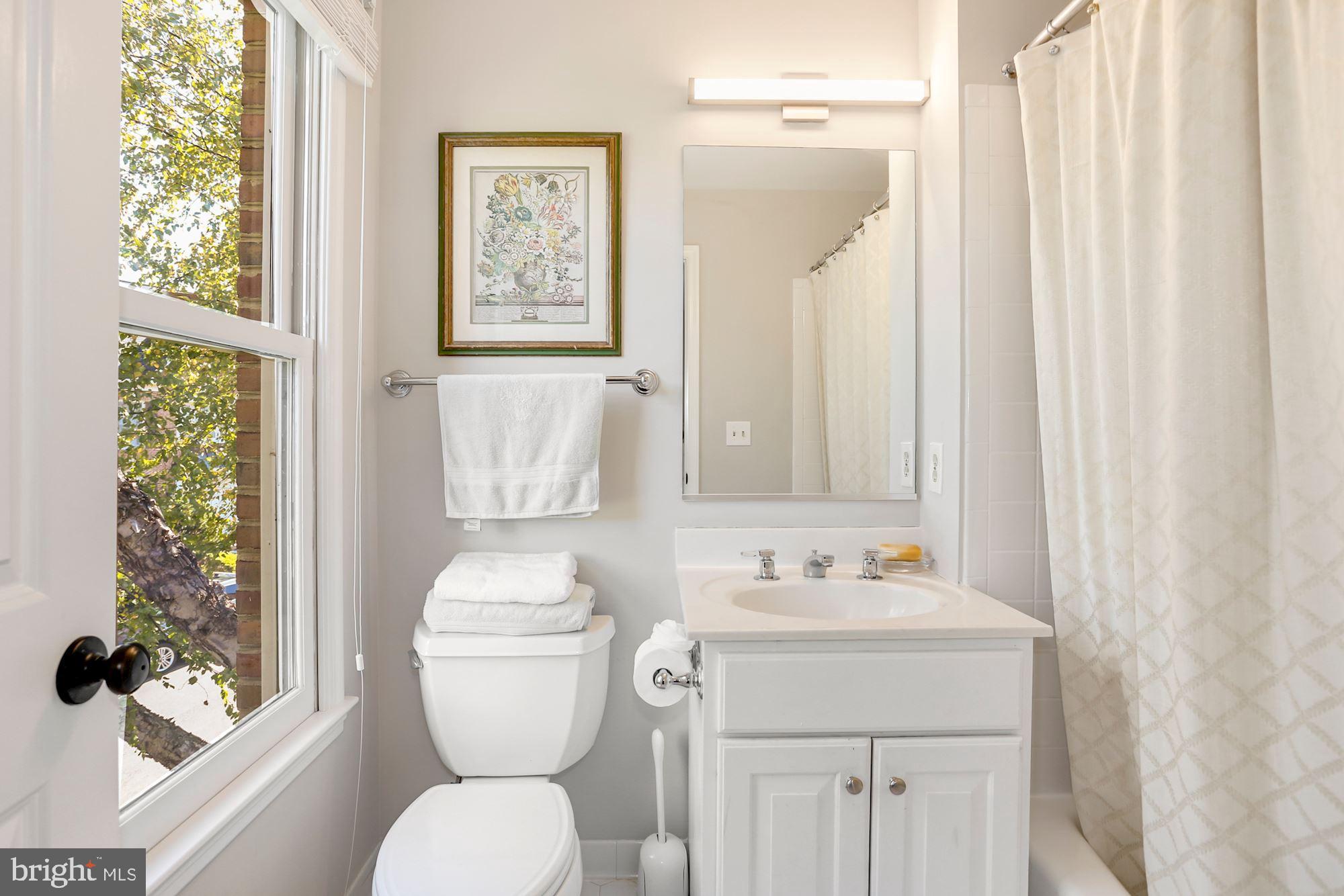 5108 Warren Place Northwest Washington, DC 20016 - Photo 19 of 32 Bedroom #2 En Suite