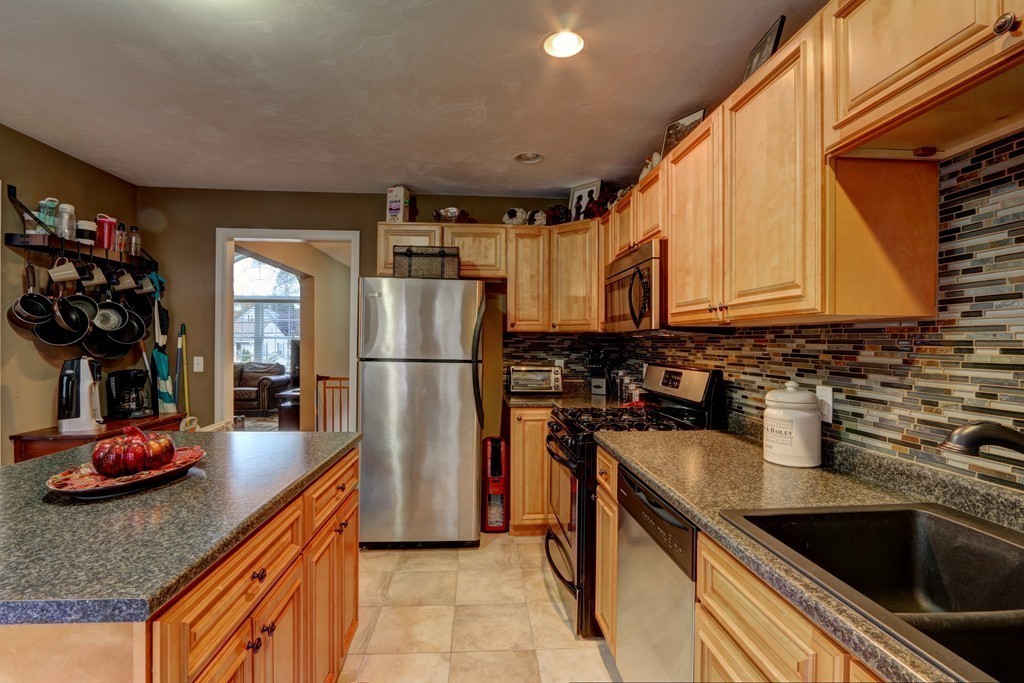 35 Southold Road Worcester, MA 01607 - Photo 6 of 26 Gallery Image 6