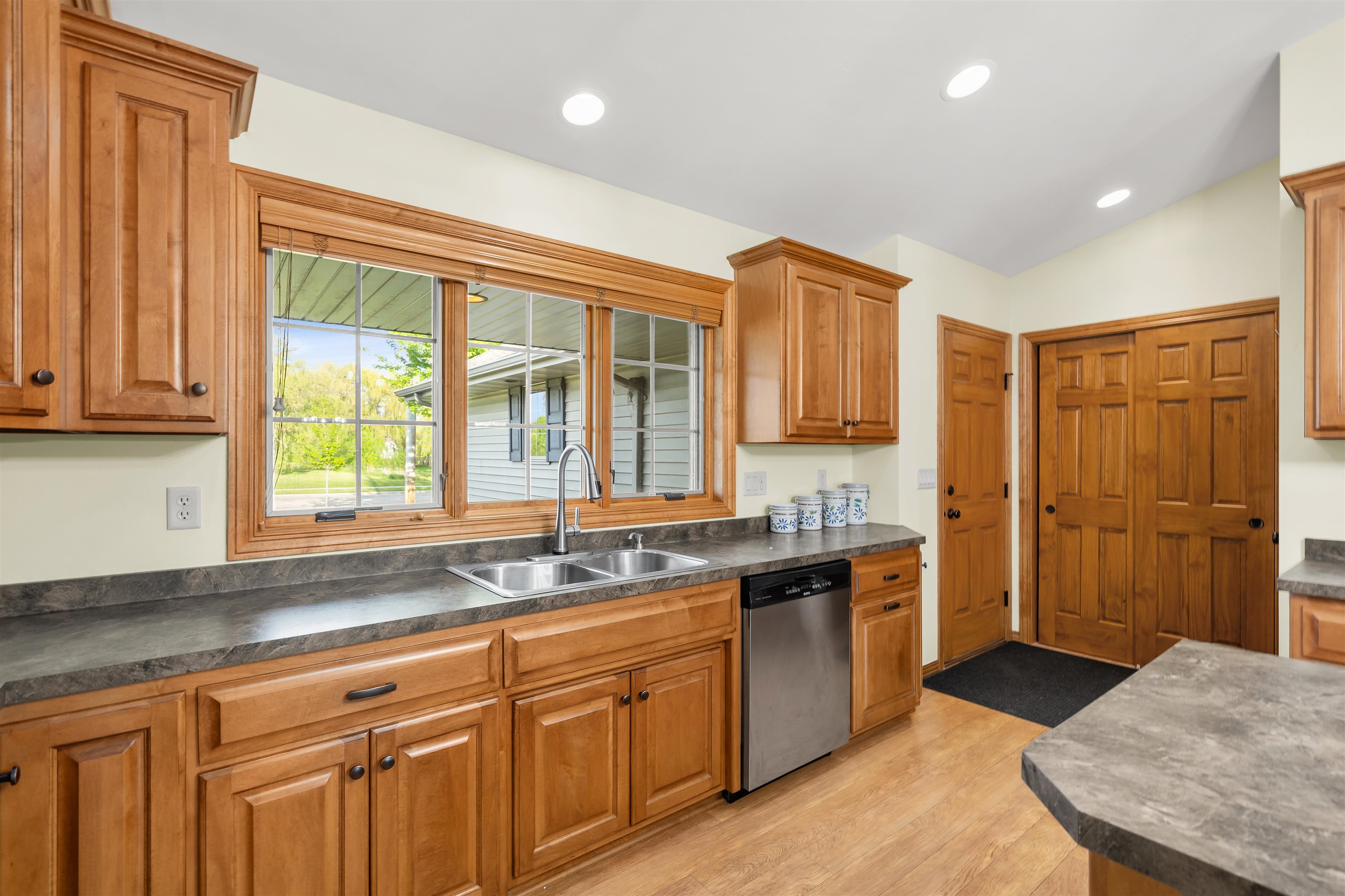 1112 Lake Park Road Menasha, WI 54952 - Photo 18 of 54