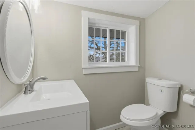 $450,000 | 93 Dry Hollow Road, Camdenton, MO 65020