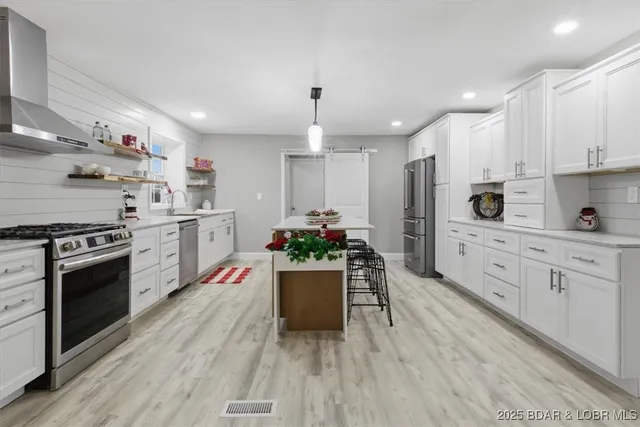 $450,000 | 93 Dry Hollow Road, Camdenton, MO 65020