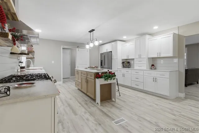 $450,000 | 93 Dry Hollow Road, Camdenton, MO 65020