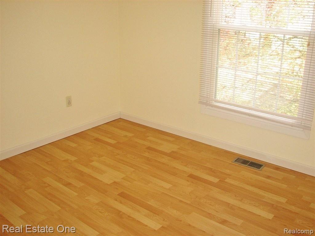 1436 Crescent Lane, Unit 320 Rochester, MI 48306 - Photo 24 of 34