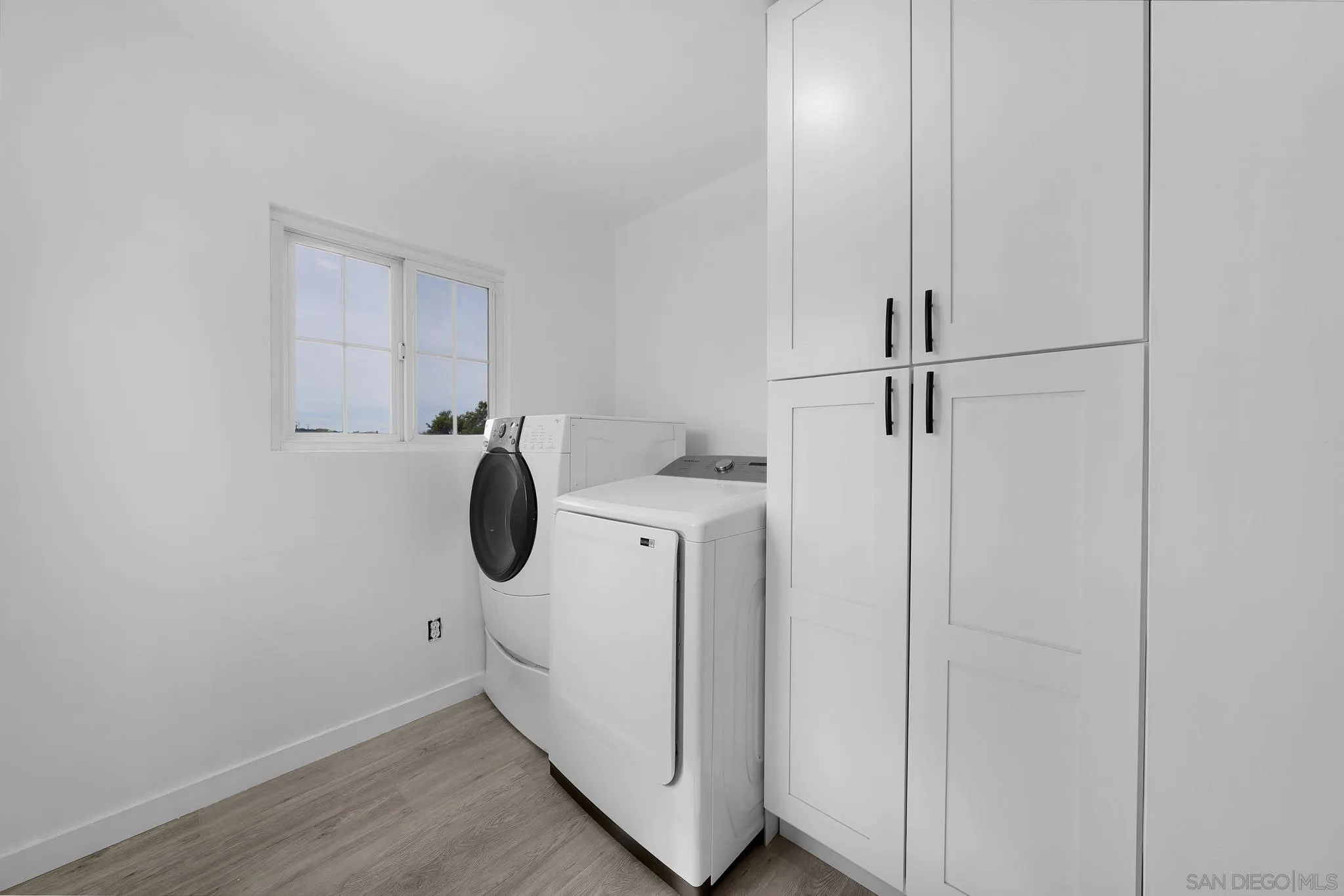 3232 Monterey Crest Drive Jamul, CA 91935 - Photo 33 of 52 a bathroom with a shower and mirror