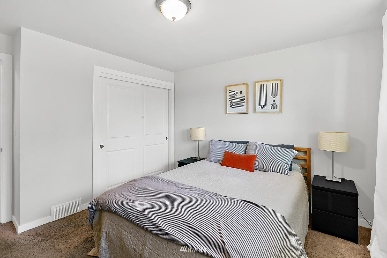 2802 South 304th Street Federal Way, WA 98003 - Photo 18 of 24 a bedroom with a bed and a lamp