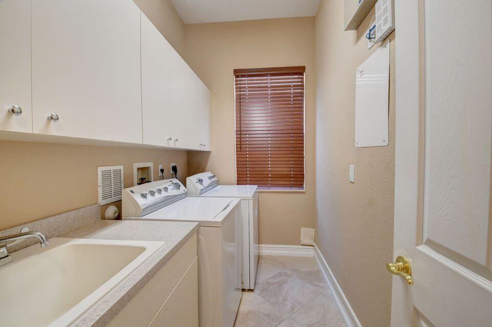 8800 Cobblestone Point Circle Boynton Beach, FL 33472 - Photo 35 of 44 Laundry