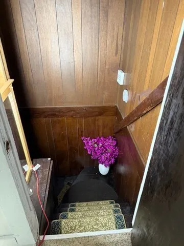 a view of entryway with a rug