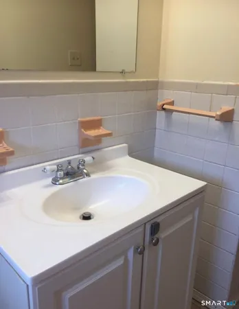 $2,570 | 27 Manila Avenue, Woodbridge, CT 06525