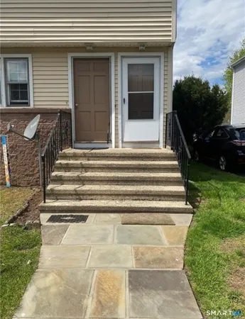 $2,570 | 27 Manila Avenue, Woodbridge, CT 06525