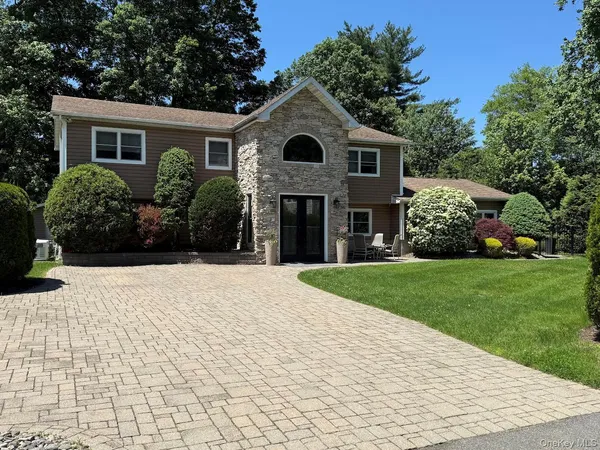 $950,000 | 15 Spruce Court, Nanuet, NY 10954