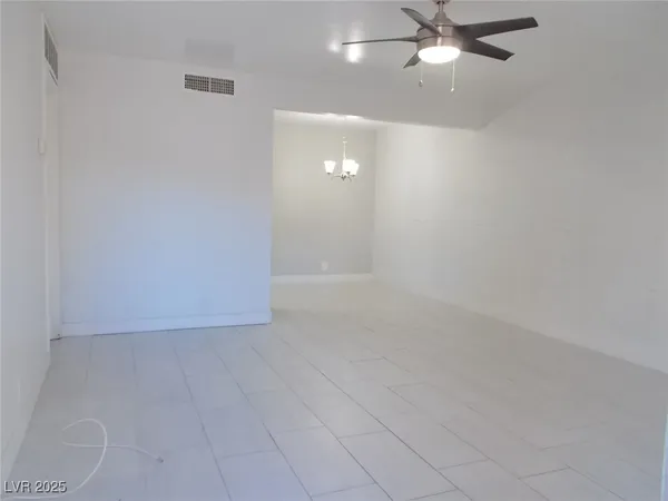 $1,000 | 625 South Royal Crest Circle, Unit 5, Las Vegas, NV 89169
