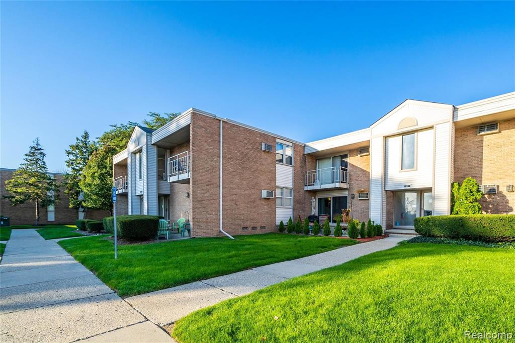 1655 Cass Lake Road, Unit A Keego Harbor, MI 48320 - Photo 35 of 36