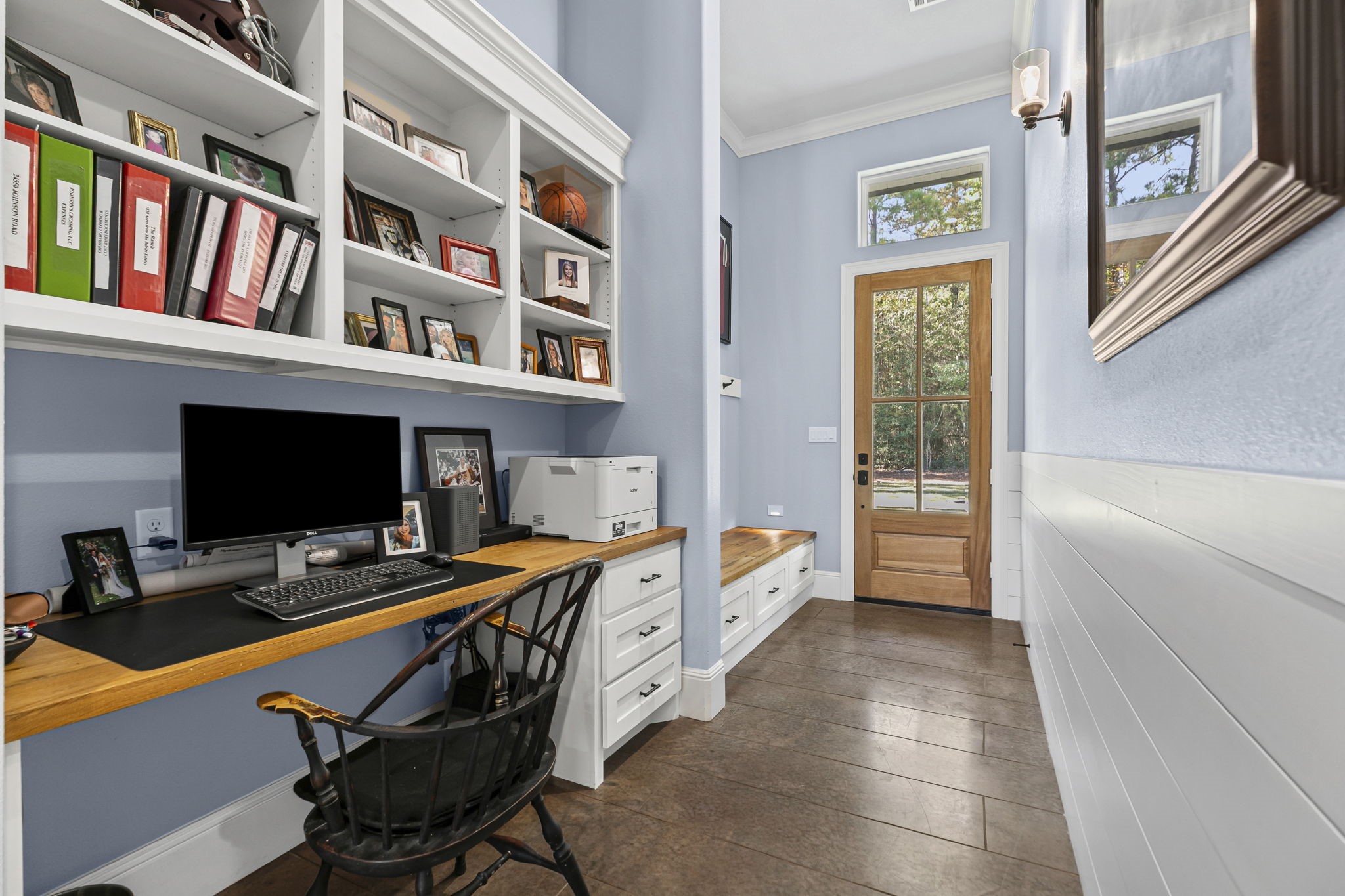 24550 Johnson Road Montgomery, TX 77356 - Photo 12 of 49 Built in desk