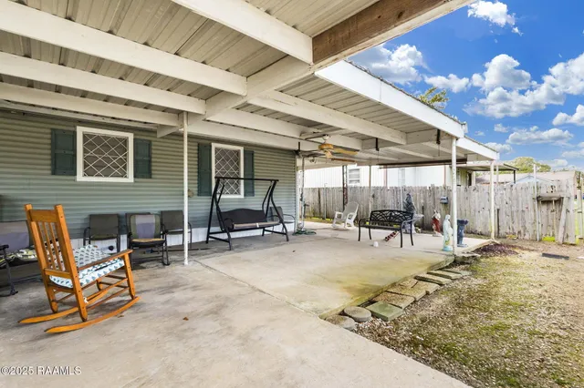 $169,000 | 708 East Jeff Davis Avenue, Rayne, LA 70578