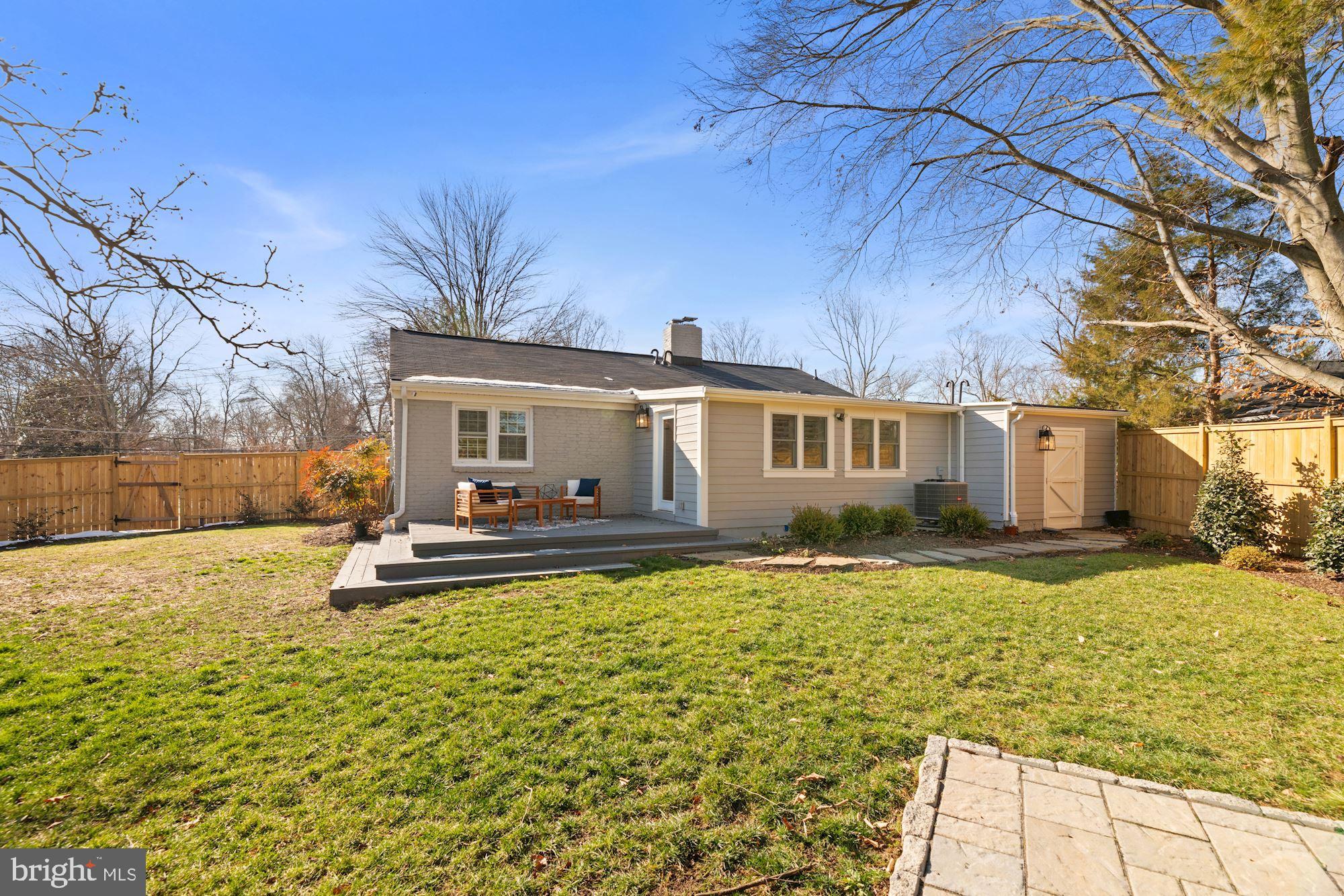 8015 Bainbridge Road Alexandria, VA 22308 - Photo 20 of 27