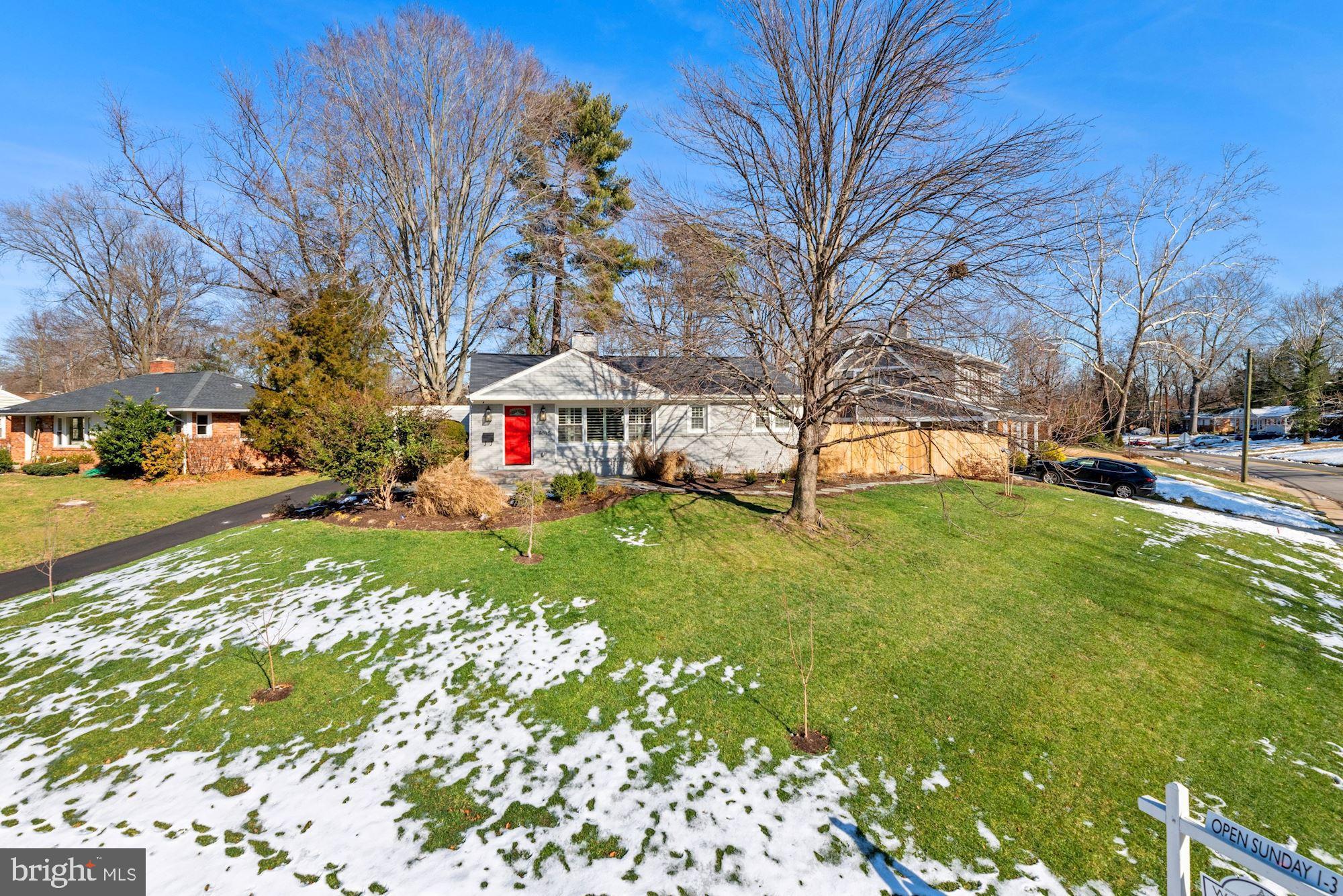 8015 Bainbridge Road Alexandria, VA 22308 - Photo 3 of 27