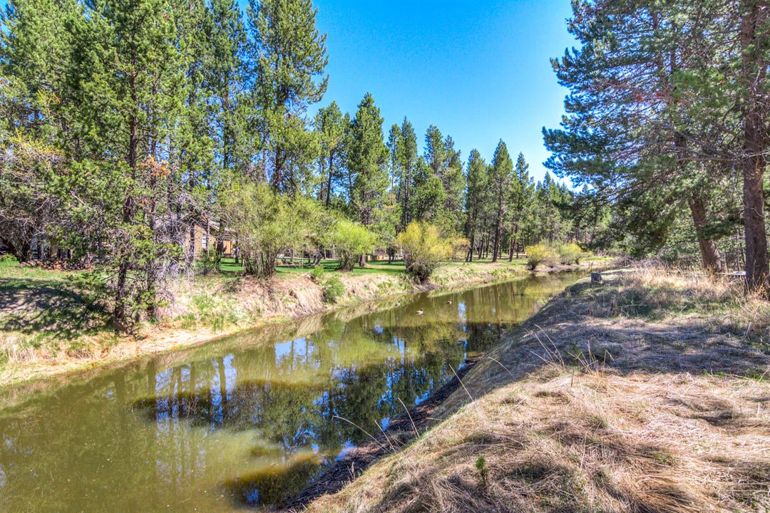 17076 Island Loop Way Bend, OR 97707 - Photo 8 of 13 17076 Island Loop Bend, OR 97707