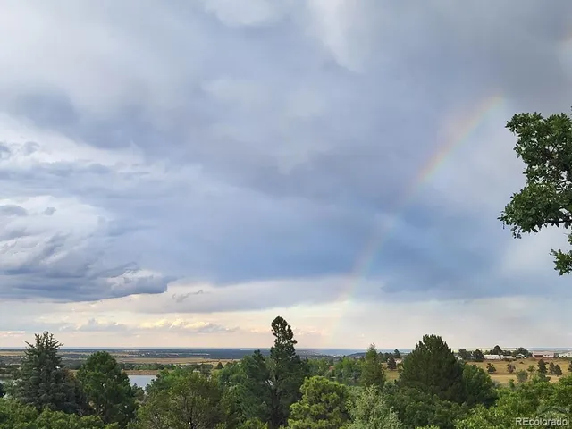 a view of building with outdoor space