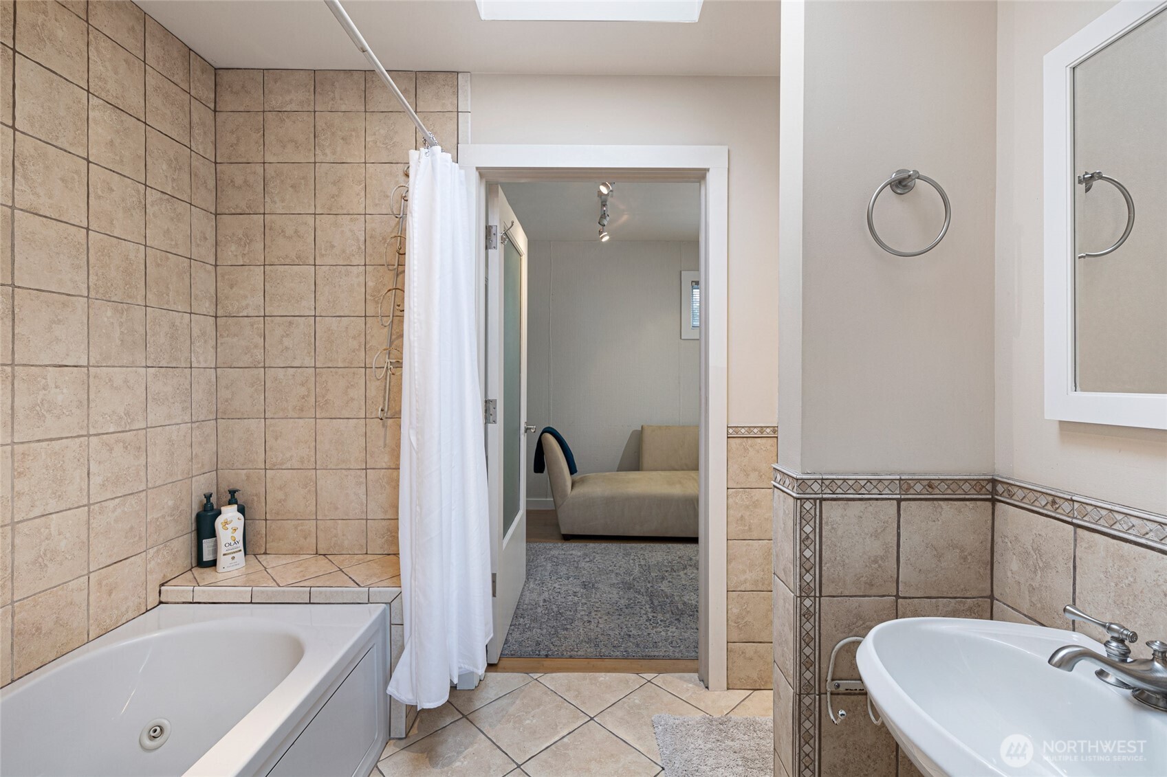 310 Spring Street, Unit F Friday Harbor, WA 98250 - Photo 14 of 20 a bathroom with a tub a sink and a large mirror