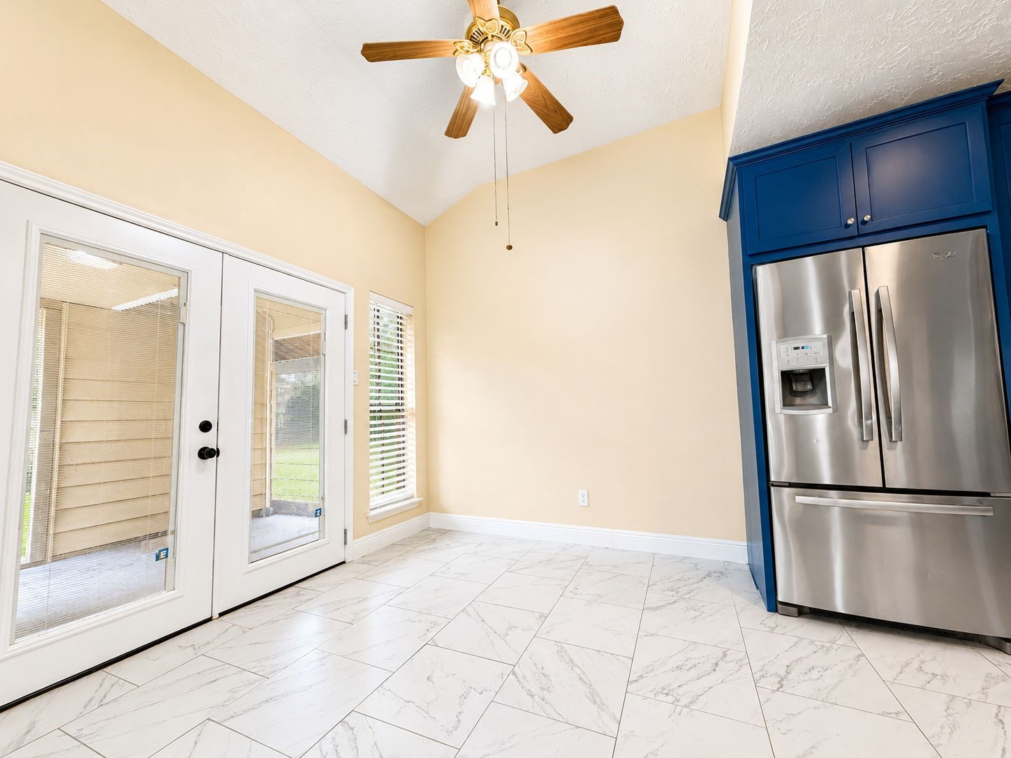 11840 Spring Grove Drive Houston, TX 77099 - Photo 7 of 27 Breakfast nook