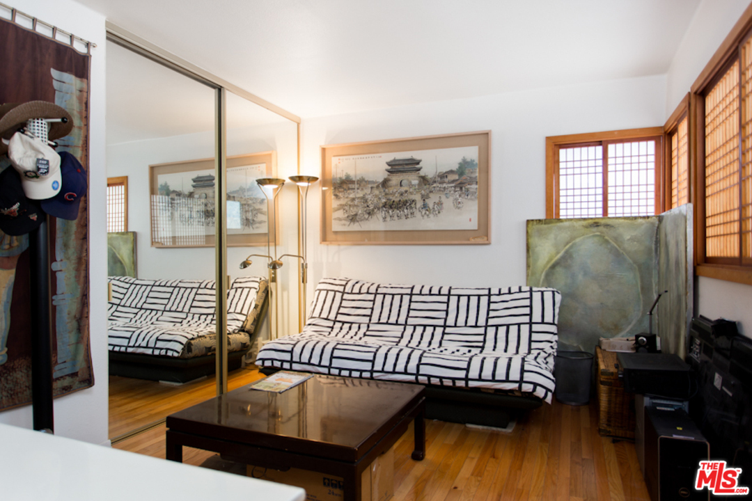 30 Lighthouse Street, Unit 1 Marina del Rey, CA 90292 - Photo 18 of 20 a living room with furniture and a window