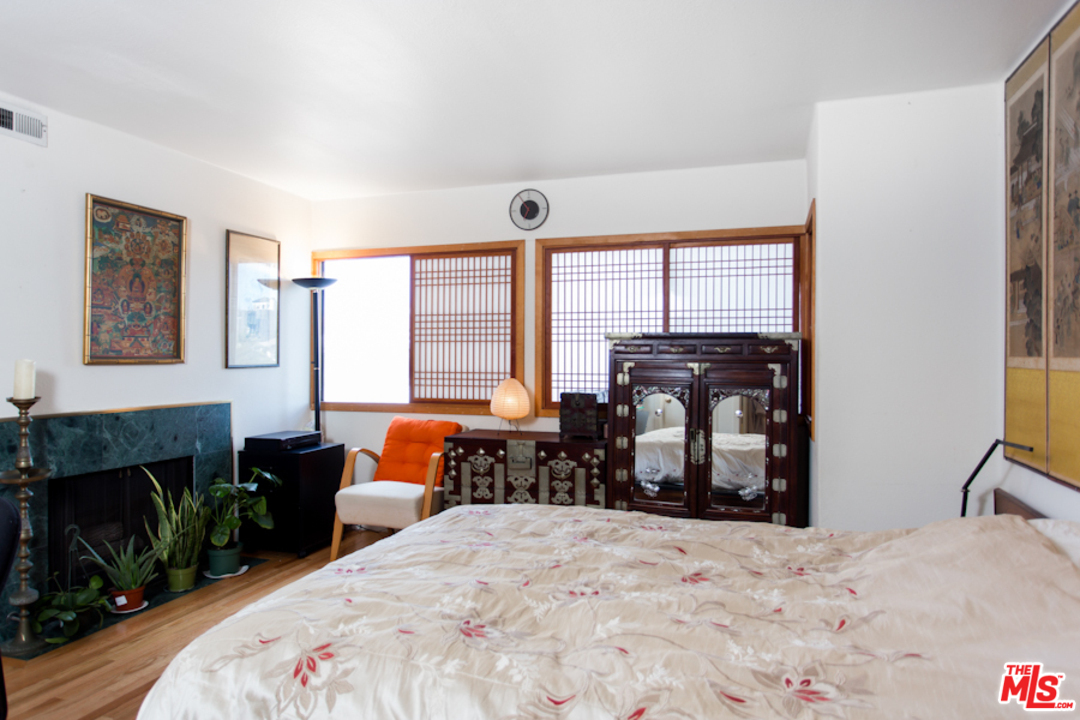 30 Lighthouse Street, Unit 1 Marina del Rey, CA 90292 - Photo 19 of 20 a bedroom with a bed and wooden floor