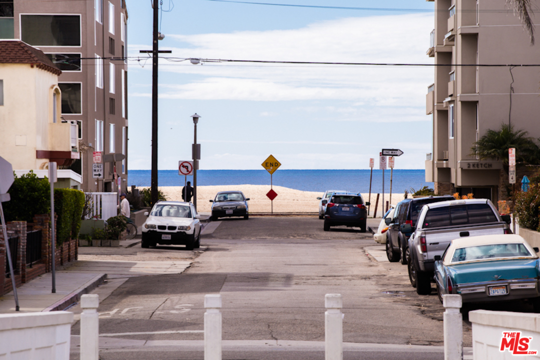 30 Lighthouse Street, Unit 1 Marina del Rey, CA 90292 - Photo 9 of 20 a view of the street