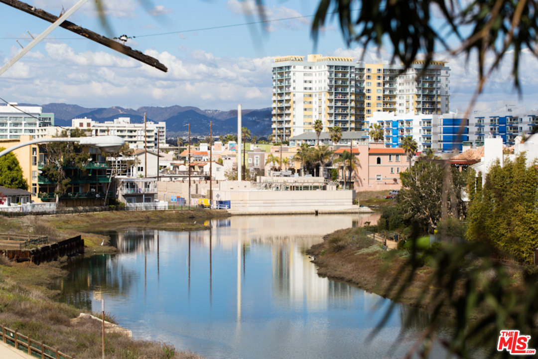 30 Lighthouse Street, Unit 1 Marina del Rey, CA 90292 - Photo 10 of 20 a city view with water view