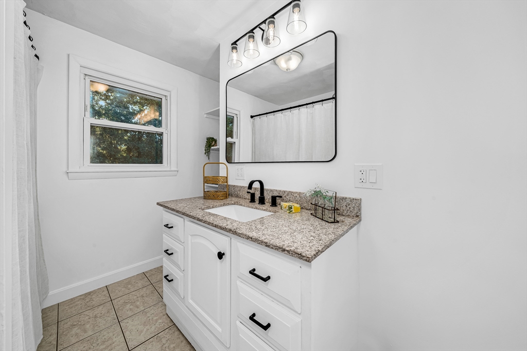 2 Bailey Street Methuen, MA 01844 - Photo 18 of 31