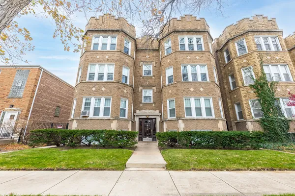 $1,795 | 7434 North Claremont Avenue, Unit 1, Chicago, IL 60645