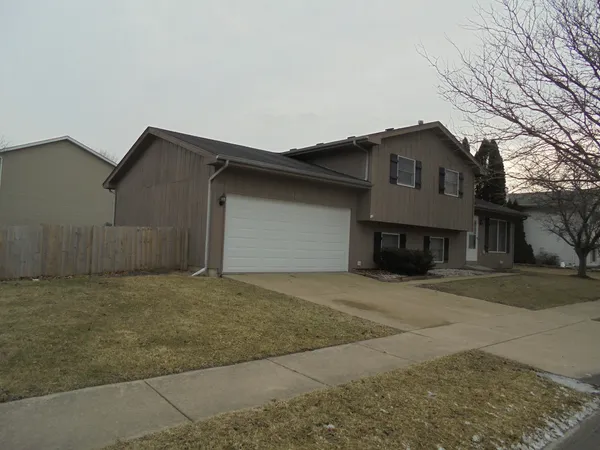 $2,395 | 3414 Cathy Drive, Joliet, IL 60431