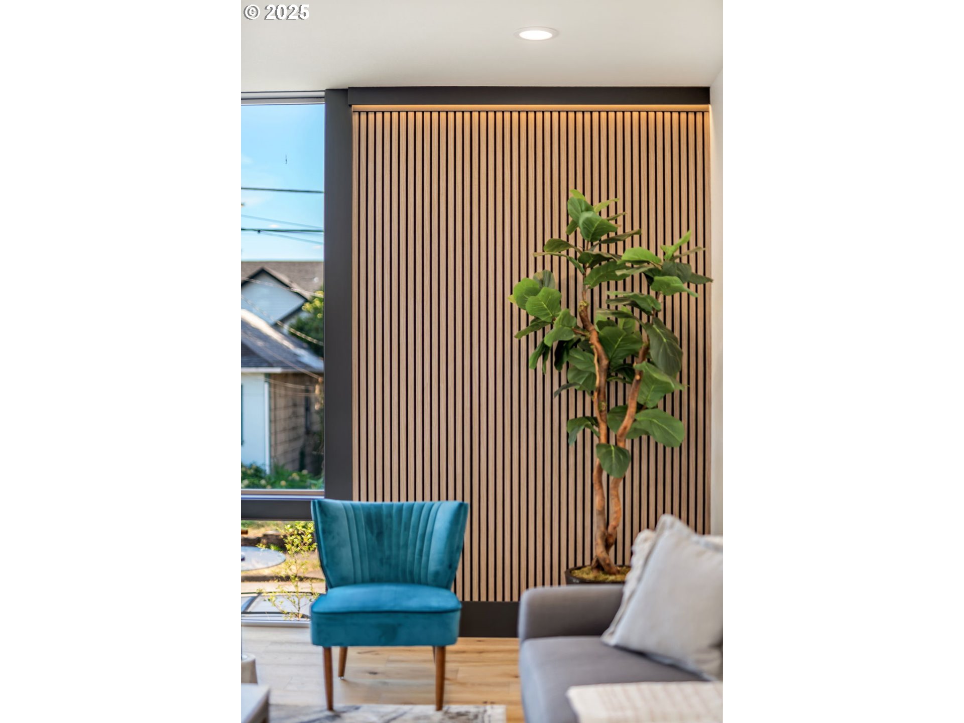 239 Southwest Flower Street Portland, OR 97239 - Photo 6 of 47 Living Room