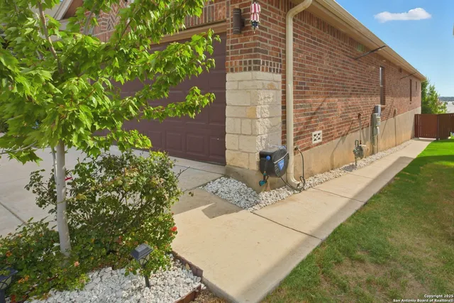 a view of an outdoor space