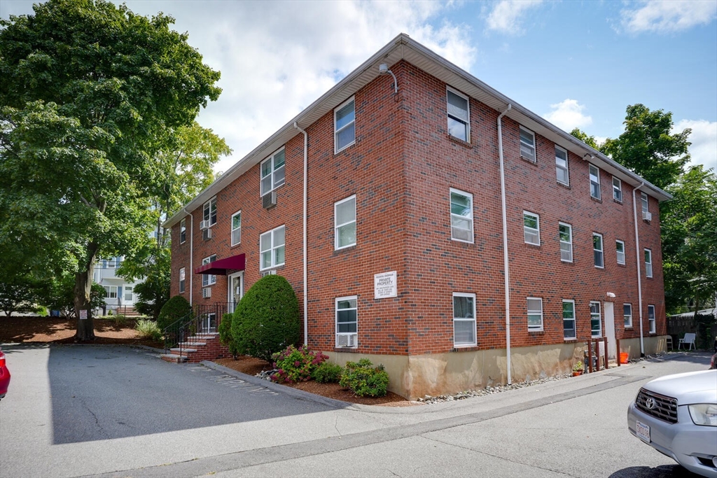 39 Montvale Avenue, Unit 9 Woburn, MA 01801 - Photo 2 of 13